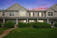 Building Photo - Freshly Remodeled 3bd 3ba Townhome for Rent in Club West, Blaine – Pond View!