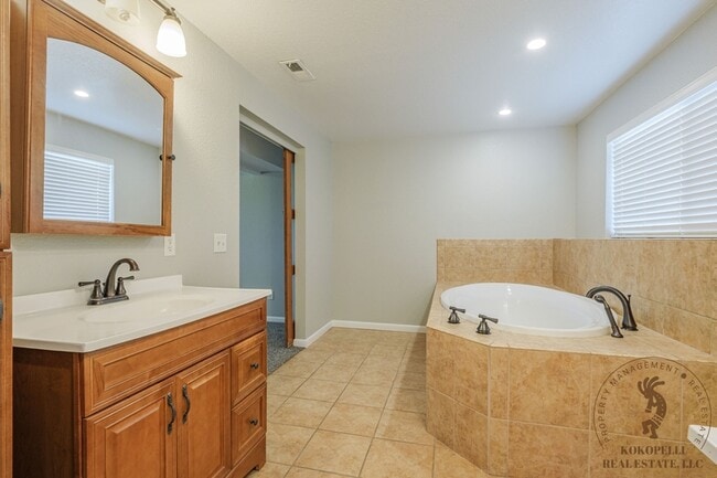 Building Photo - 1910 N 26th St