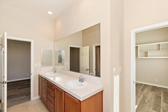 Building Photo - 80215 Queensboro Dr