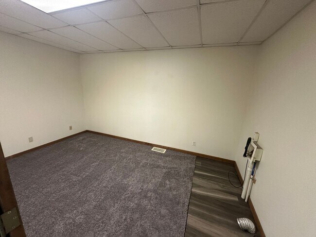 Building Photo - nbr214