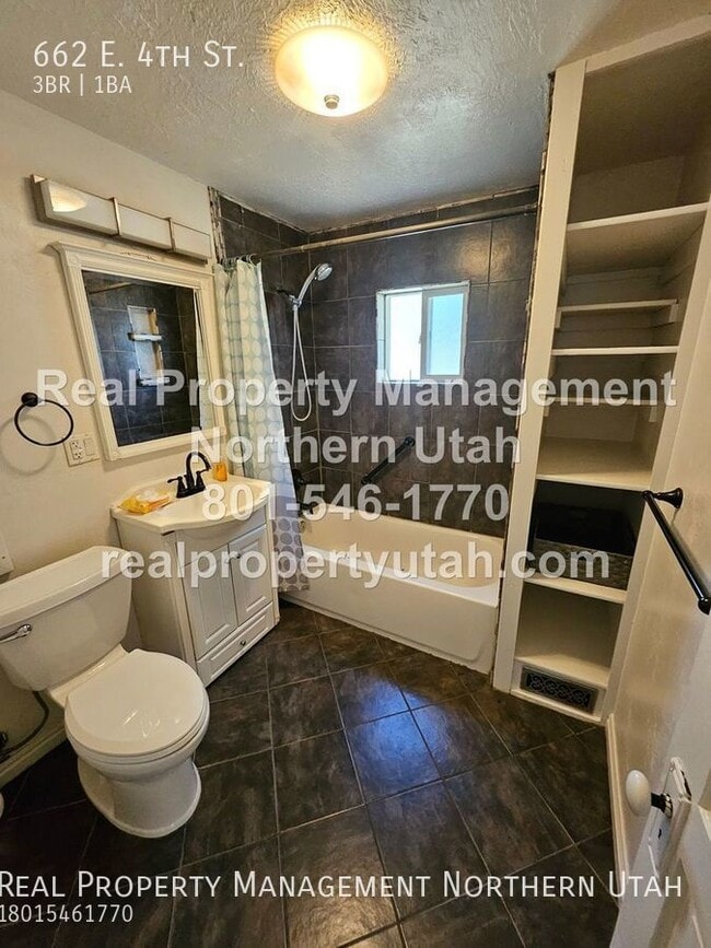 Building Photo - 662 4th St S