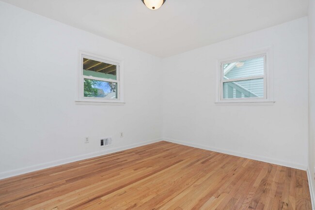 Building Photo - 32 Cedar Ave