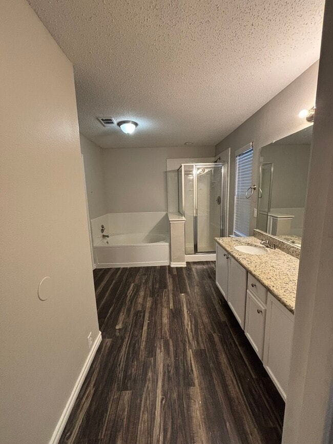 Building Photo - Charming 4 bed, 3 bath house for rent in w...
