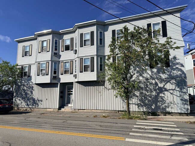 Building Photo - 768 Lakeview Ave