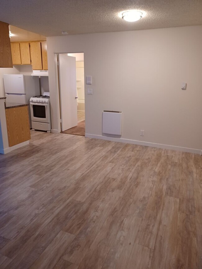 Building Photo - Fernglen-10237