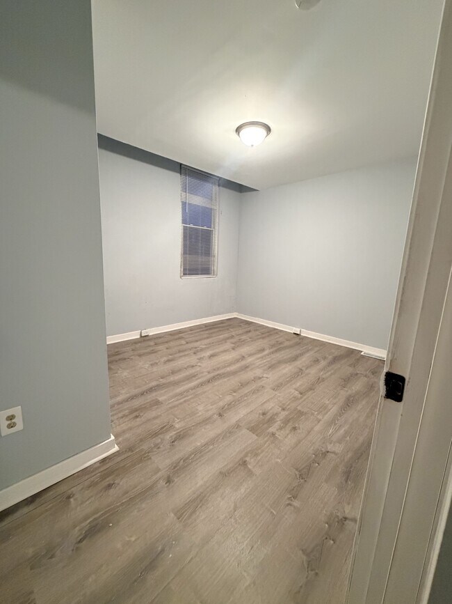 Building Photo - 1617 Darley Ave