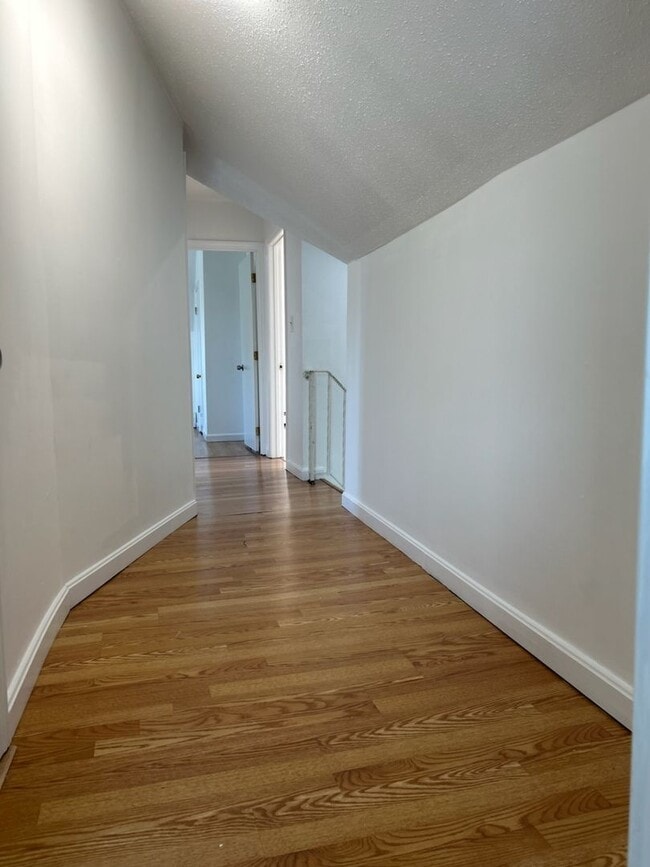Building Photo - Single Family Home for Rent