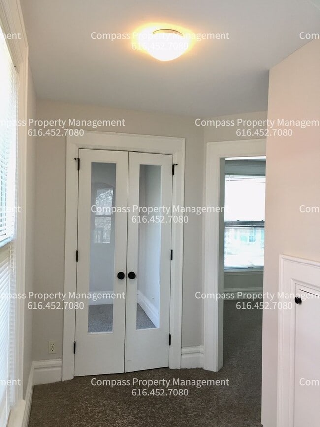 Building Photo - 543 Union Ave SE