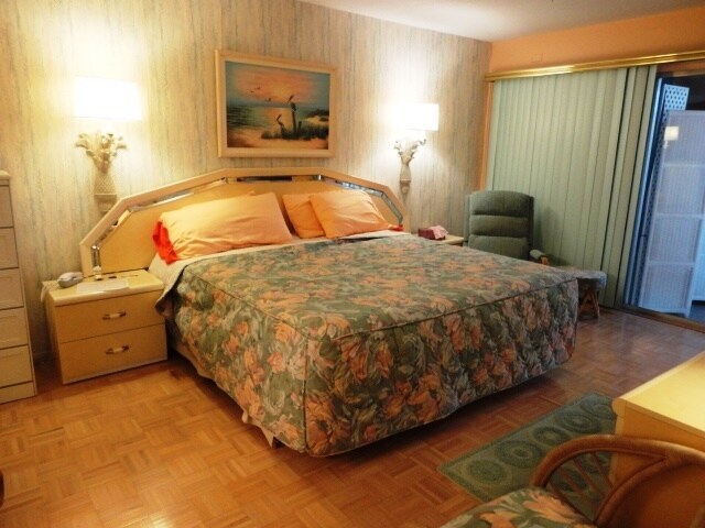 Building Photo - 1BR + Den with Murphy Bed/2BA Single level villa on the Beach!