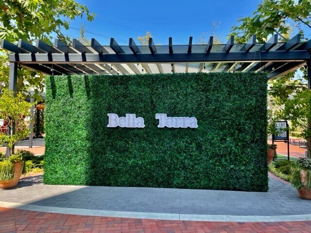 Building Photo - 17092 Emerald Ln