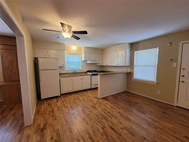 Building Photo - 845 Beverly St