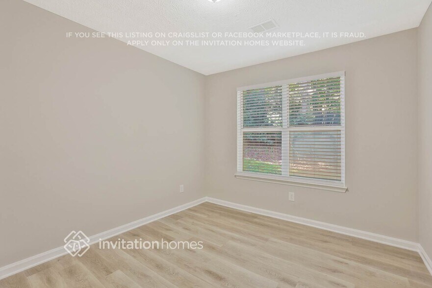 Building Photo - 690 Greenhedge Dr