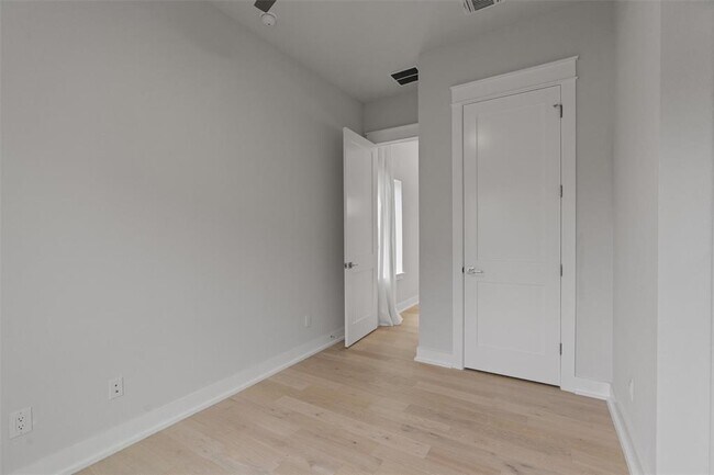 Building Photo - 5002 Pecan Springs Rd