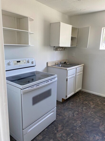 Building Photo - 380 N 200 W