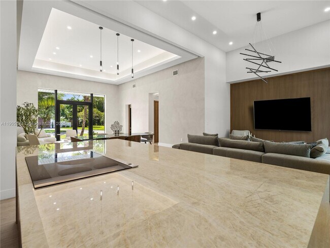 Building Photo - 543 NE 109th St