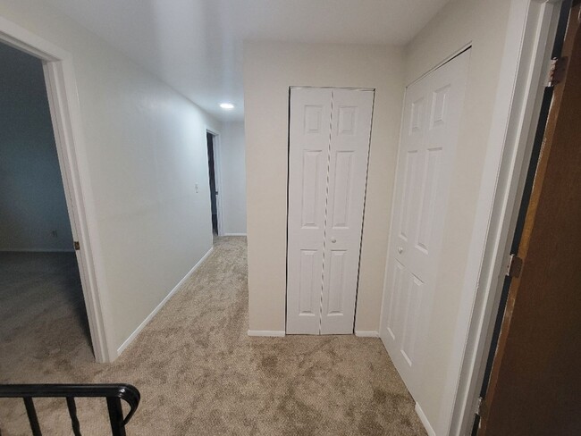 Building Photo - 618-18.5 Sunflower Dr