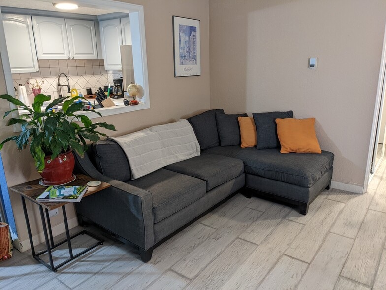 Building Photo - 655 N Pearl St