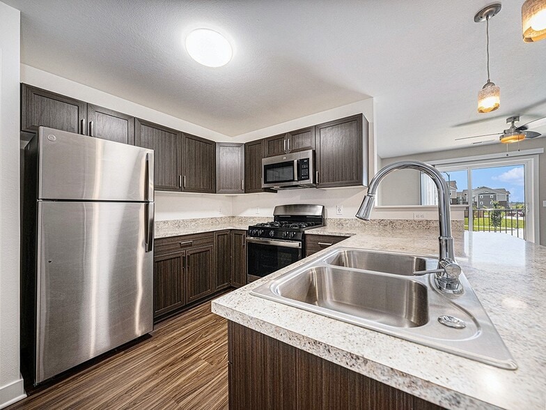 Building Photo - Copper Creek Apartment Homes