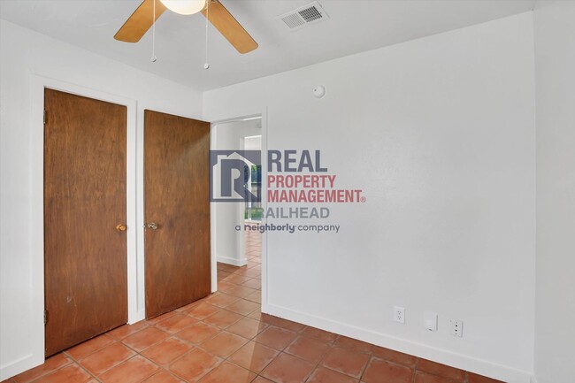 Building Photo - Inviting Home with Pool in Established Cleburne Neighborhood