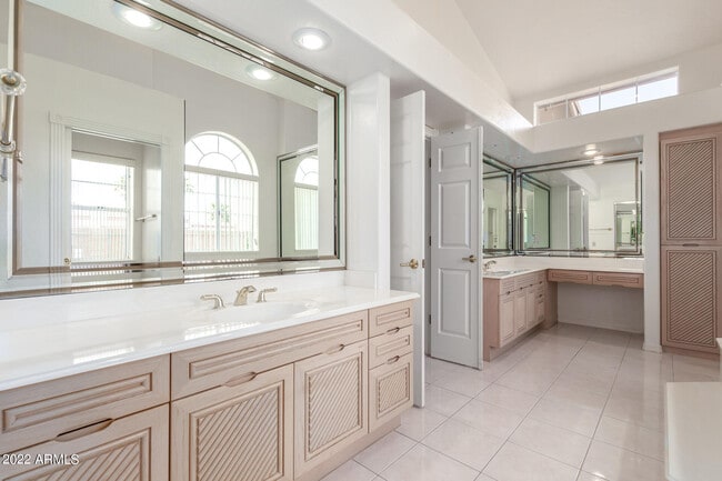 Building Photo - 15848 E Brodiea Dr