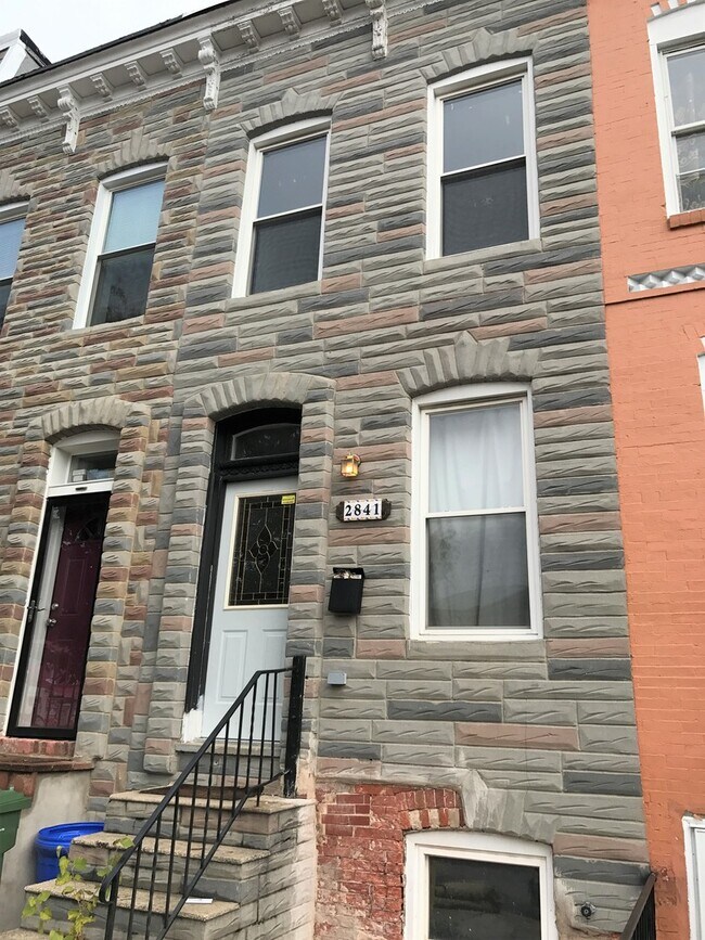 Building Photo - Charming 2 Bedroom/1.5 Bathroom Townhome in Remington, MD!