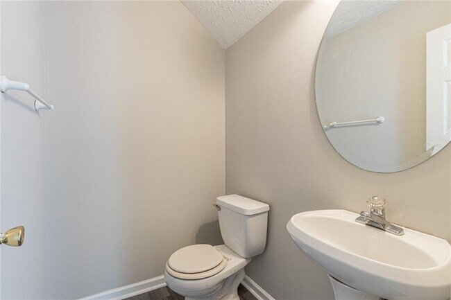 Building Photo - 2152 Lenox Ave