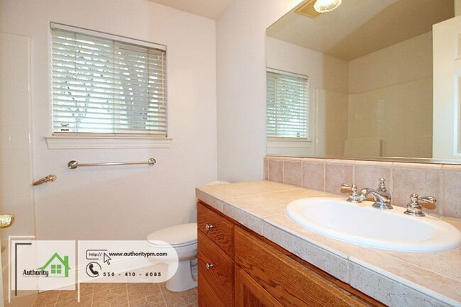 Building Photo - 3377 Heritagetown Dr