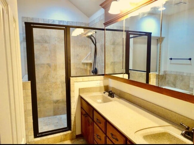 Building Photo - 566 W Alamo Ct Way