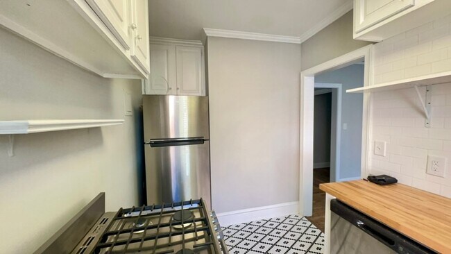 Building Photo - Bright & Modern Renovated 1-Bedroom Condo in Heathwood Court