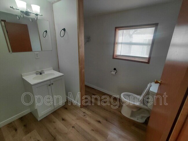 Building Photo - 301 Mantle Ave