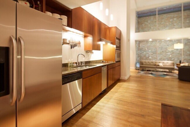 Building Photo - 106 N High St