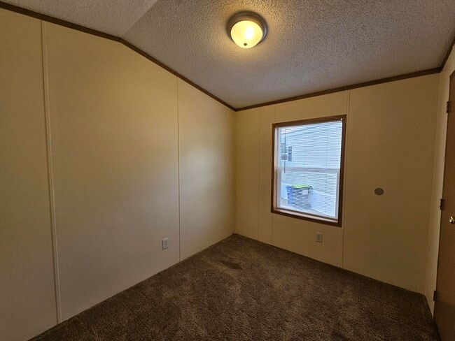 Building Photo - 208 Maverick Ln