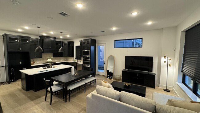 Building Photo - 702 Resort Dr