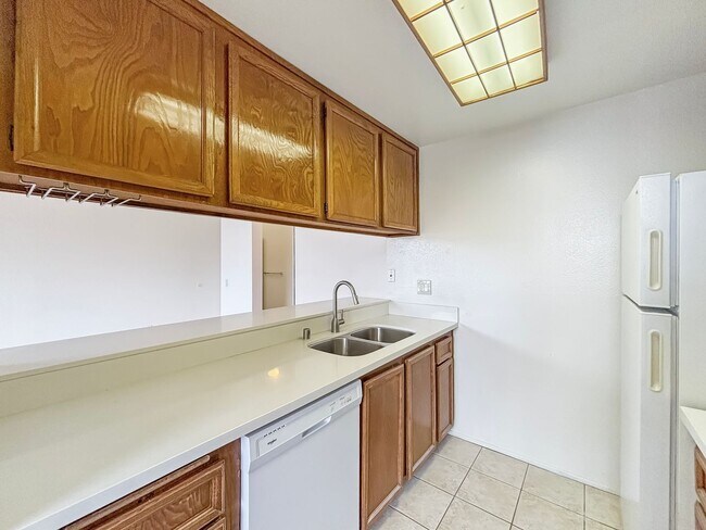 Building Photo - Charming 1BD/1BA Condo in University City ...