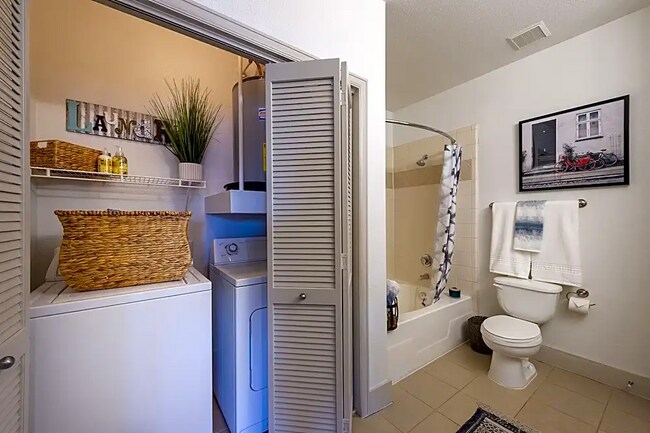 Building Photo - Perfect Space, Prime Location – 1 Bed in D...