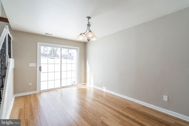 Building Photo - 329 Hillcrest Ave