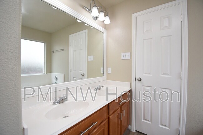 Building Photo - 26306 Hartwill Dr