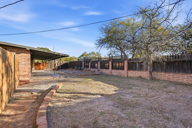 Building Photo - 6814 E Koralee St