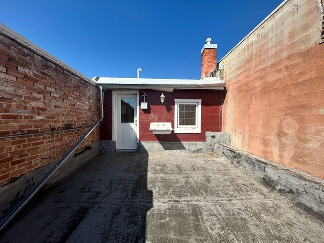 Building Photo - Large 1 bed 1 bath in downtown Hamilton