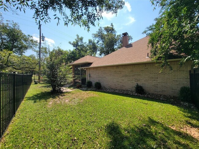 Building Photo - 9621 Monticello Dr