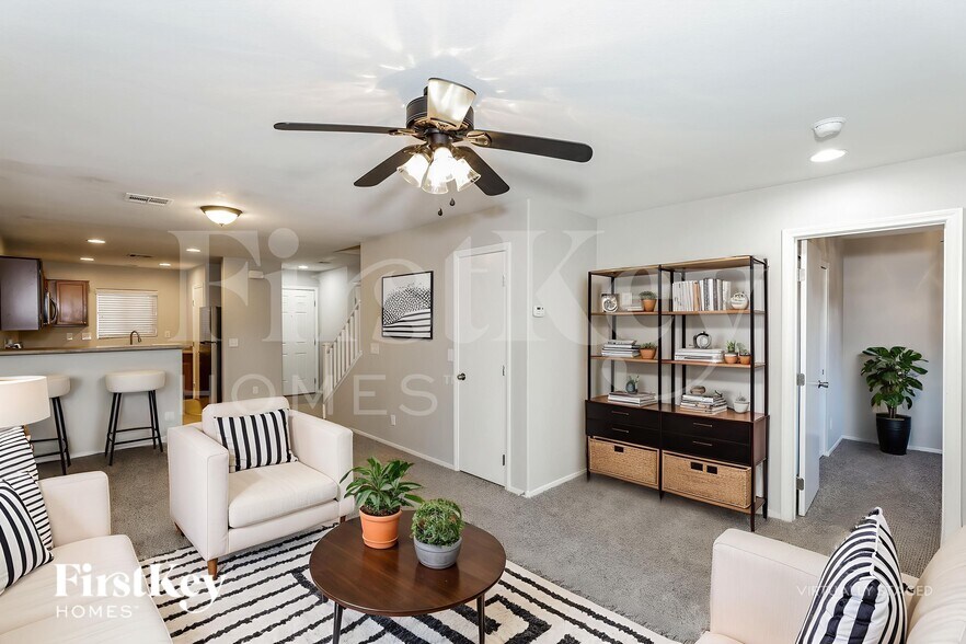 Building Photo - 8297 Oliver Twist Ln