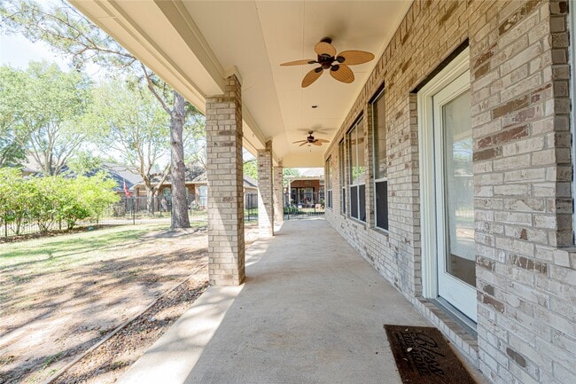 Building Photo - 24319 Bay Hill Blvd