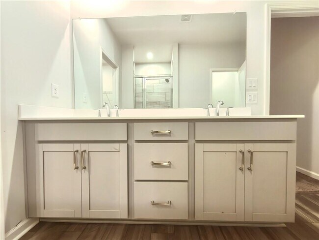 Building Photo - 2400 Whistler Wy NE