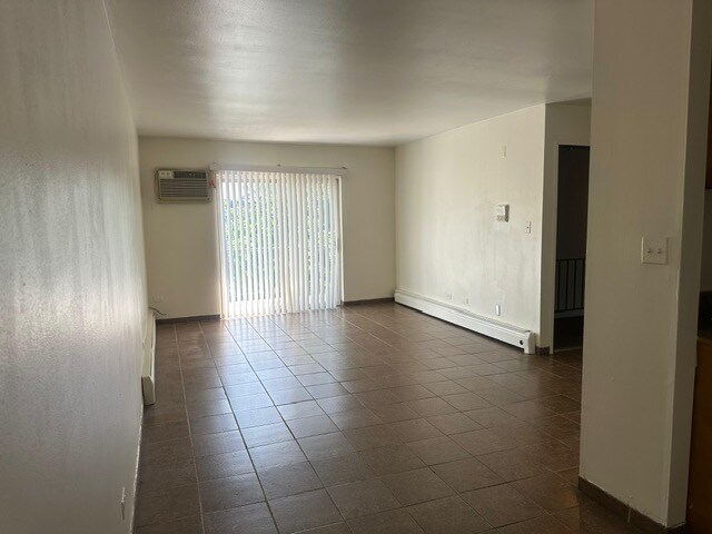 Building Photo - 363 Hawthorne Cir