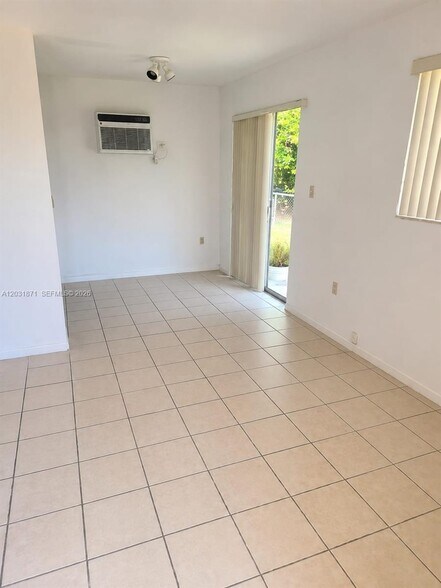 Building Photo - 8935 SW 28th St