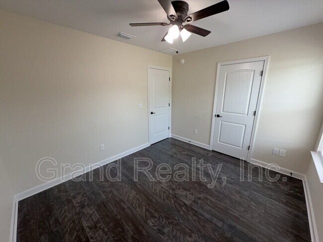 Building Photo - 4025 Brittany Ln