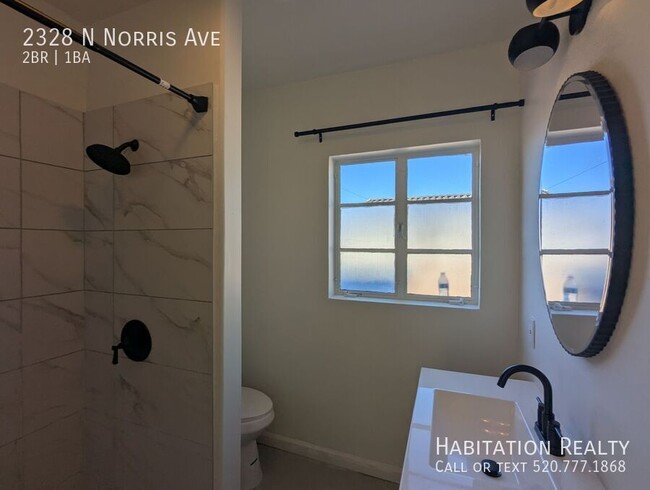 Building Photo - Remodeled 2Bed/1Bath with Designer Touches...