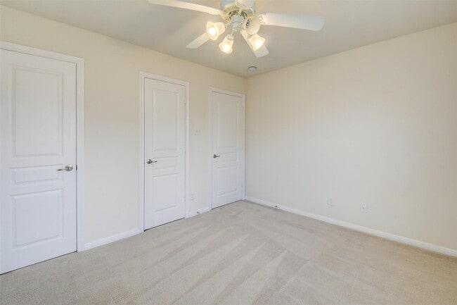 Building Photo - 9115 Memorial Valley Dr