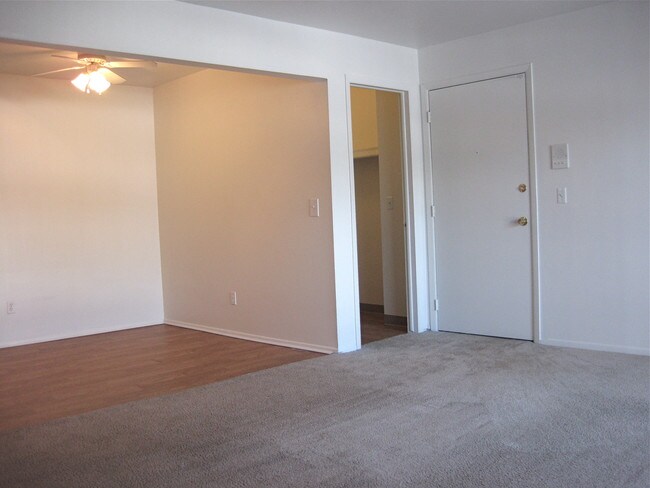 Building Photo - Pine Lake Apartments