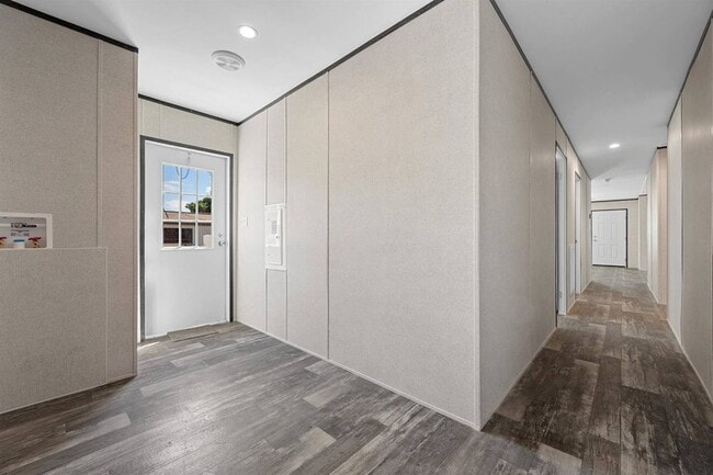 Building Photo - 309 W Buell Dr
